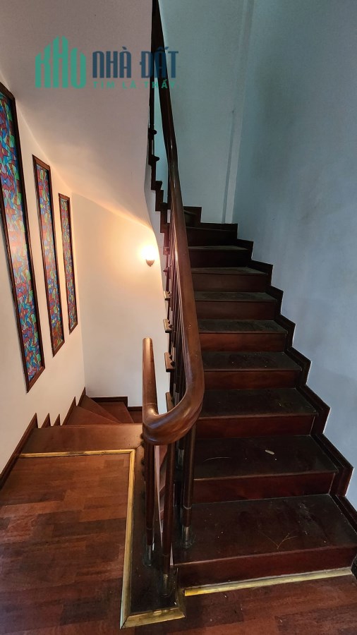 Bán nhà Văn Cao, nhà siêu đẹp, ngõ ô tô tránh, gara kinh doanh, 45m2, giá 13 tỷ