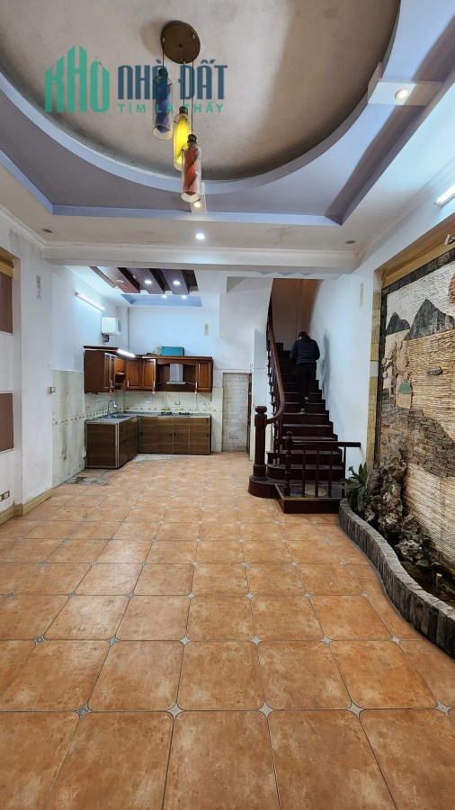 Bán nhà Văn Cao, nhà siêu đẹp, ngõ ô tô tránh, gara kinh doanh, 45m2, giá 13 tỷ