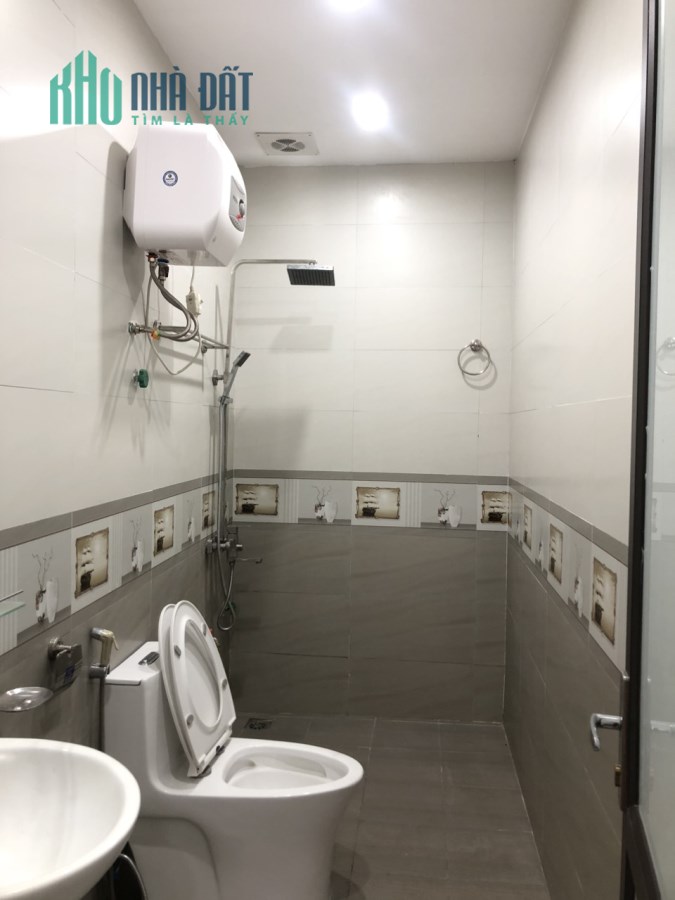 Cần bán nhà phố Tư Đình, 35 m2, 5 tầng, mặt tiền 4 m, giá chỉ 3 tỷ.