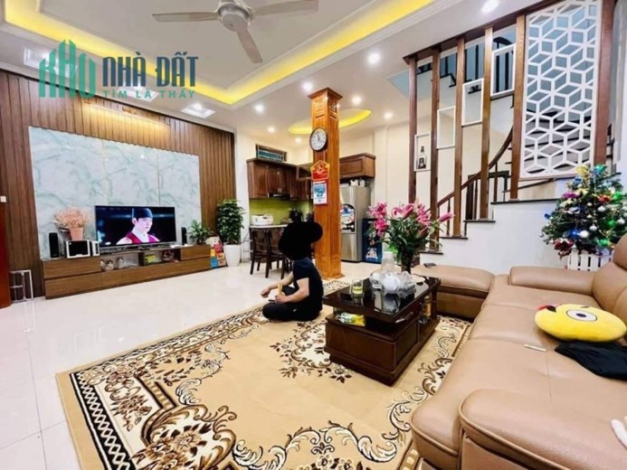 GẤP cách Hồ Hạ Đình vài bước chân, ra Nguyễn Trãi nhanh, DT39m2, giá 3.3 tỷ.