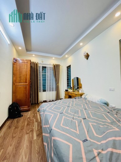 GẤP cách Hồ Hạ Đình vài bước chân, ra Nguyễn Trãi nhanh, DT39m2, giá 3.3 tỷ.