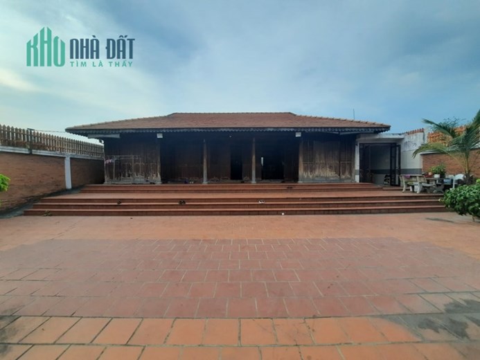 Nhà 750m2 vừa ở vừa kinh doanh, vuông vức 2 mặt đường chỉ 12 tỷ