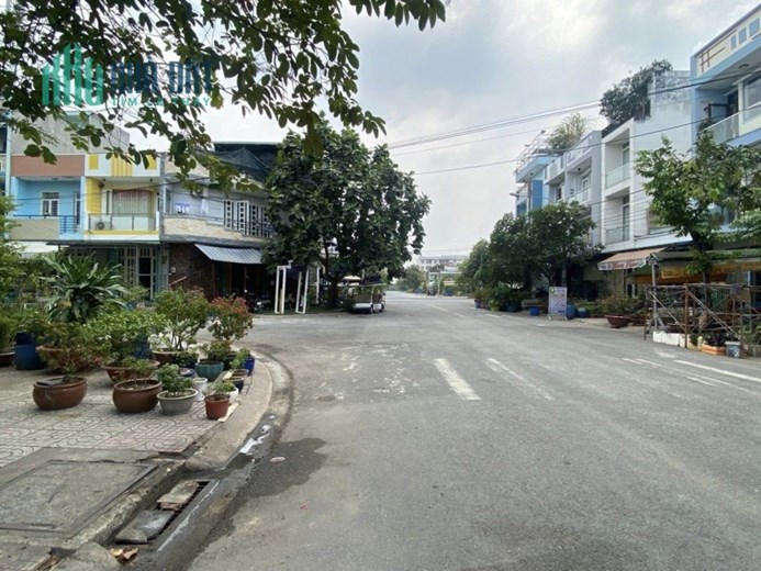 Nhà 750m2 vừa ở vừa kinh doanh, vuông vức 2 mặt đường chỉ 12 tỷ