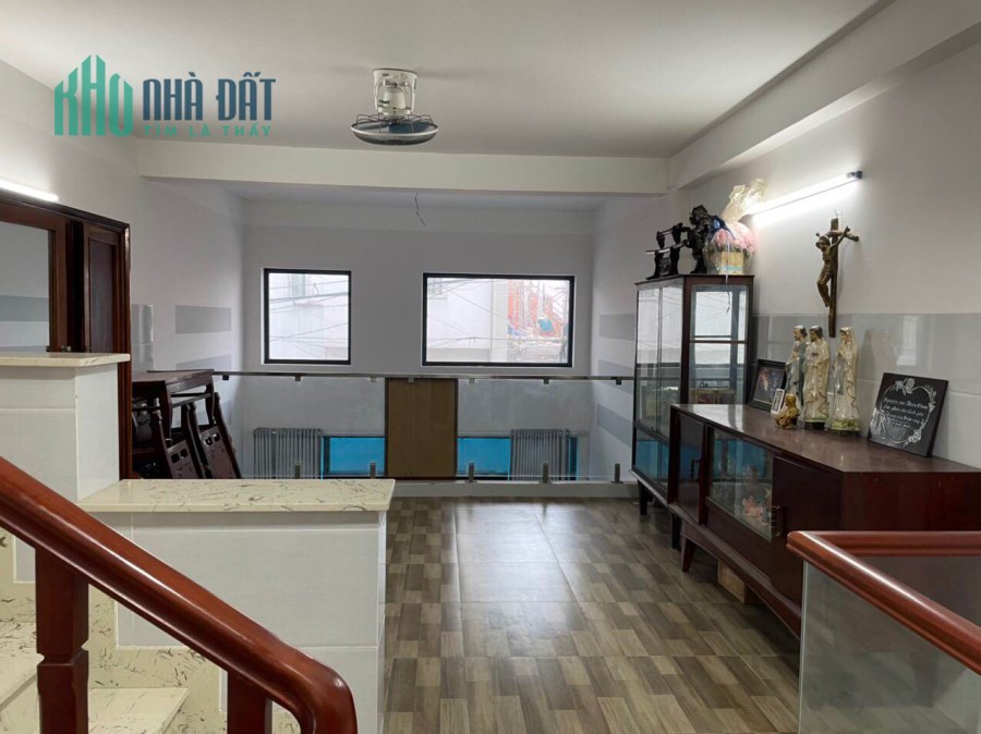 Hiếm Bán Nhà Lạc Long Quân P8 - Hẻm Kd 8m - 50m2 - 4 tầng