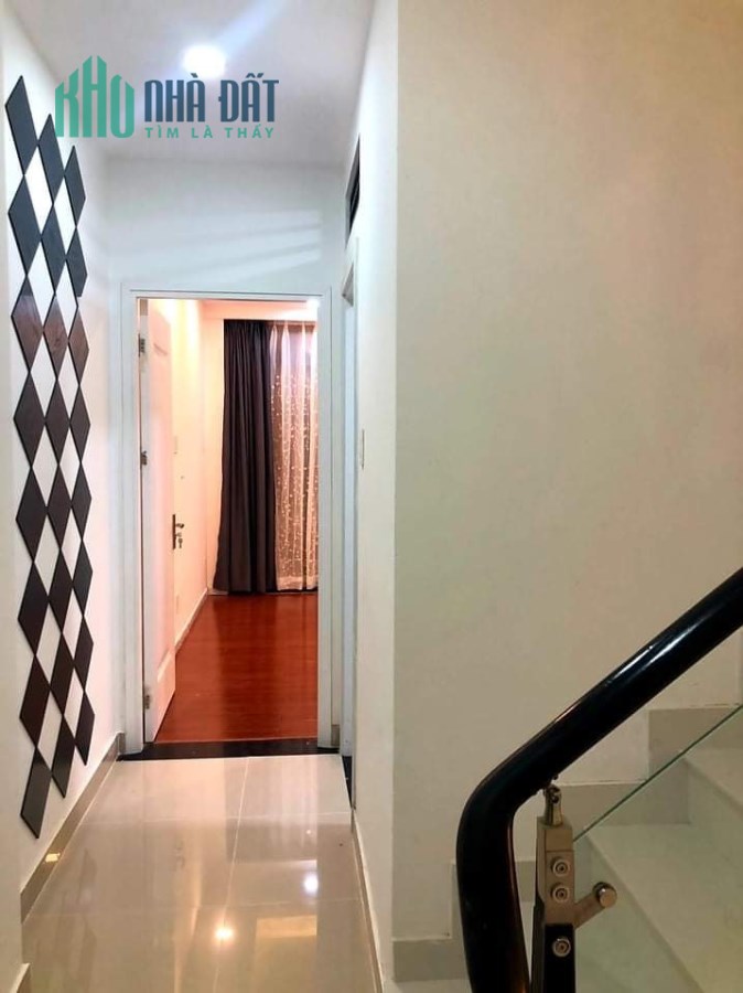 Bán nhà 4 tầng Hẻm xe hơi thông, Hoàng Hoa Thám, Phường 6, Bình Thạnh, 40m2, giá chỉ 7 tỷ 8