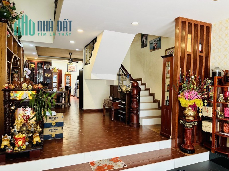 Bán nhà mặt tiền Đường số 11, Hiệp Bình Chánh, Thủ Đức, 85m2, 5 tầng, chỉ 10tỷ500 TL