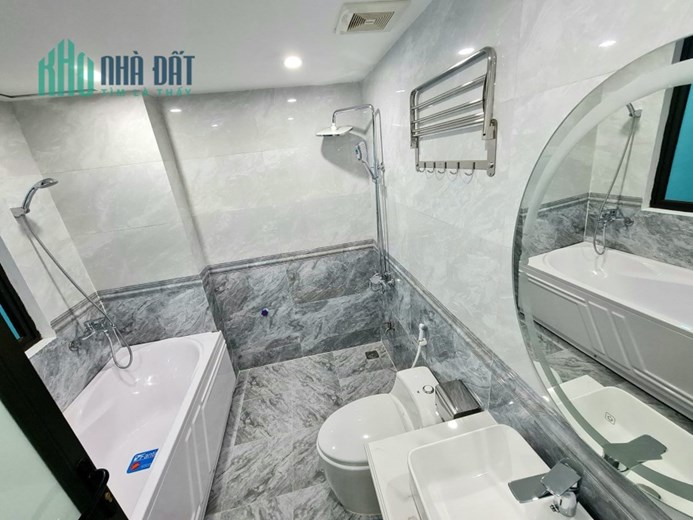 Bán Nhà Vũ Xuân Thiều Long Biên 50m x 7 Tầng Thang Máy Ô Tô Vào Nhà Kinh Doanh.
