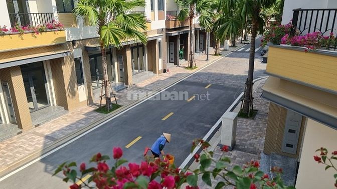 nhà ĐẸP Bến Lức, khu dân cư V.I.P dọn vào ở ngay,sổ hồng riêng