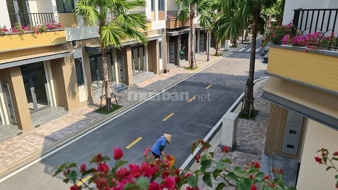 nhà ĐẸP Bến Lức, khu dân cư V.I.P dọn vào ở ngay,sổ hồng riêng