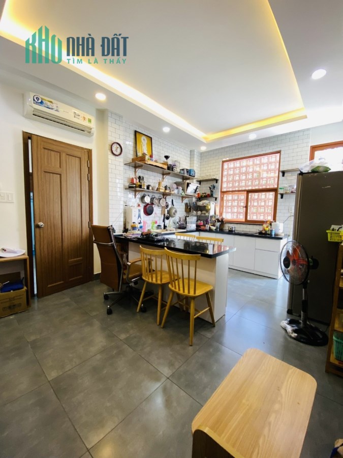 Mặt tiền lô góc khu Bình Phú Quận 6 gần 150m2 ngang 13m 4 tầng .