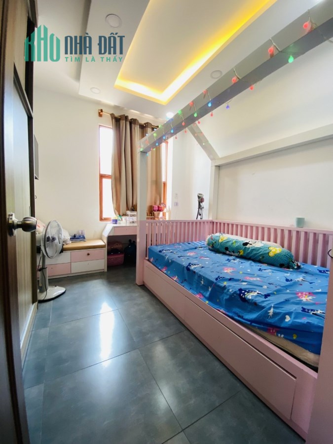 Mặt tiền lô góc khu Bình Phú Quận 6 gần 150m2 ngang 13m 4 tầng .