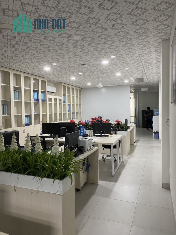 Hiện tại mình đang cần cho thuê 1 trong 2 tầng của tòa nhà phù hợp để làm văn phòng.