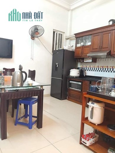 Bán  nhà Bổ Đề, Long Biên 3 tầng 51m2, gần phố. Giá chỉ 6 tỷ 2