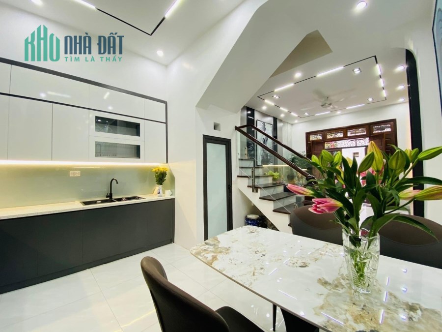 Bán nhà Khương Đình, Thanh Xuân, ô tô đỗ, ngõ nông rộng, mới đẹp 48m2, 5 tầng chỉ 6.1 tỷ.