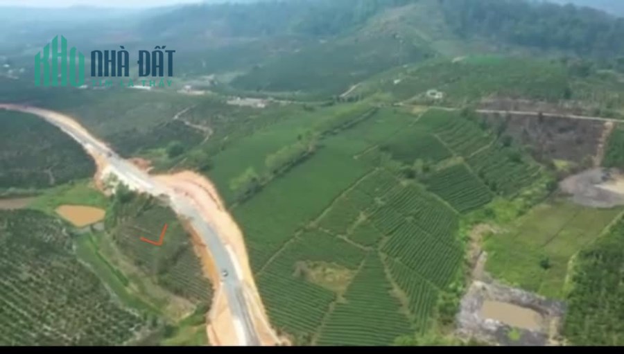 Cần tiền trả nợ nên cần bán đất