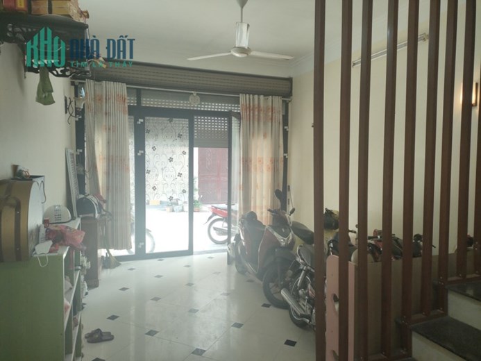 Bán nhà gần Bệnh Viện Phương Đông, Đại Học Mỏ 33m2  4.56 tỷ.