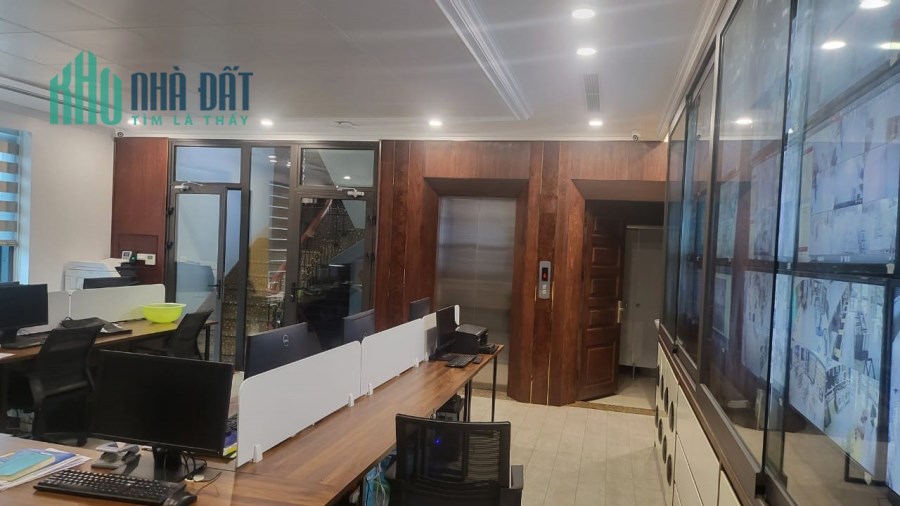 Bán tòa nhà văn phòng 6 tầng mặt phố Nguyễn Trãi, Thanh Xuân, Lô góc, 180m2 MT 7,5m, 70 tỷ