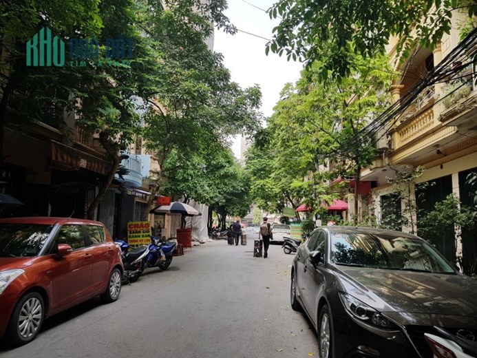 Nhà lô góc  kinh doanh viả hè ô tô phố Thành Công Ba Đình 8 tỷ.