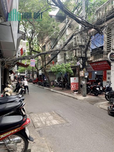 Nhà lô góc  kinh doanh viả hè ô tô phố Thành Công Ba Đình 8 tỷ.