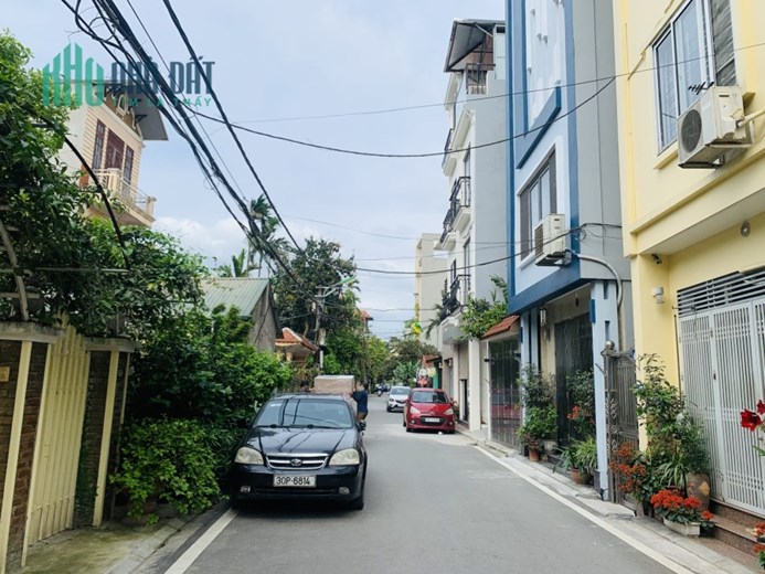 Bán đất Đông Dư, Ba Thoáng, 50 m2, MT 4 m, giá chỉ 32 tr/m2.