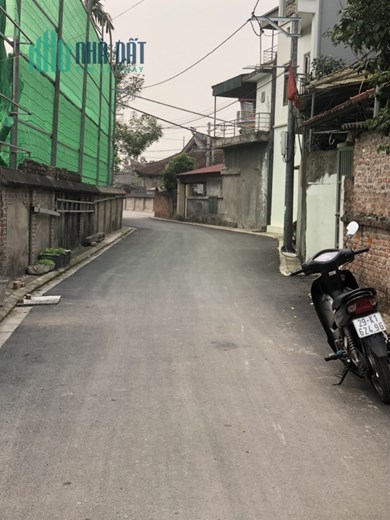 Bán đất Đông Dư, Ba Thoáng, 50 m2, MT 4 m, giá chỉ 32 tr/m2.