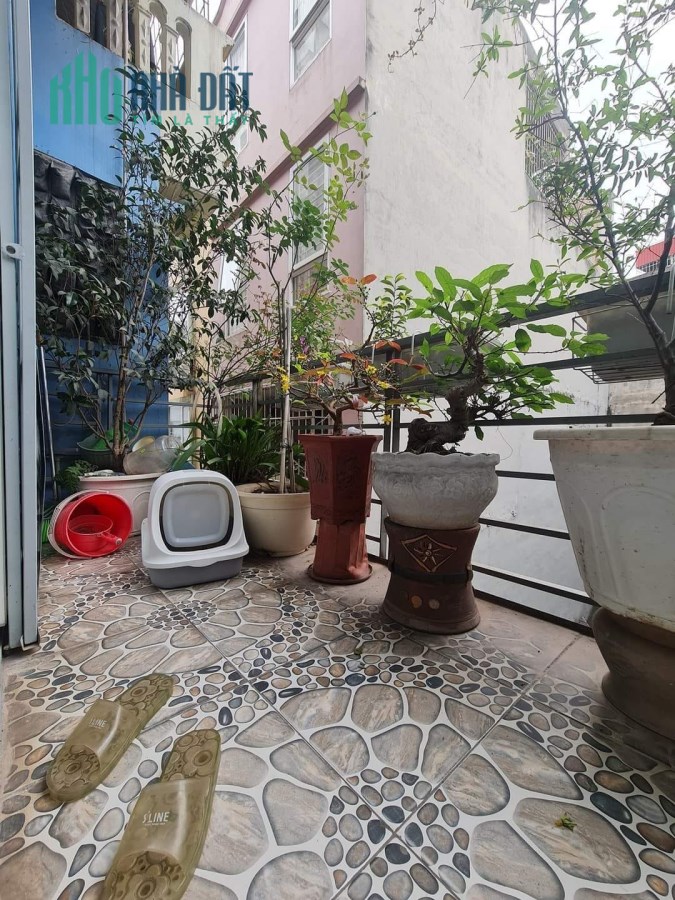 Hoàng Văn Thái 50m phân lô quân đội 5 tầng , ô tô đỗ cửa, vào nhà, 2 thoáng. giá nhỉnh 6ty