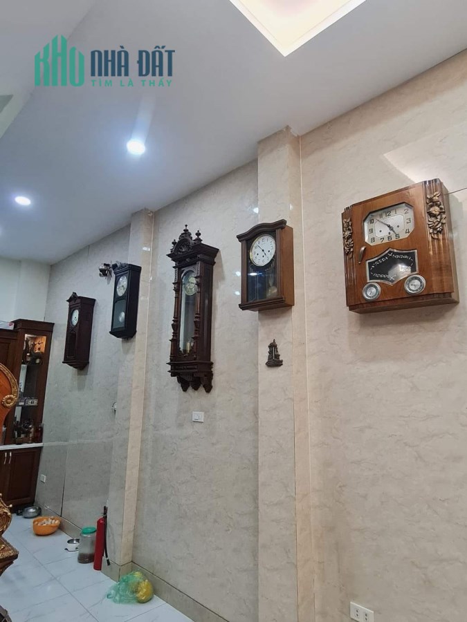 Hoàng Văn Thái 50m phân lô quân đội 5 tầng , ô tô đỗ cửa, vào nhà, 2 thoáng. giá nhỉnh 6ty