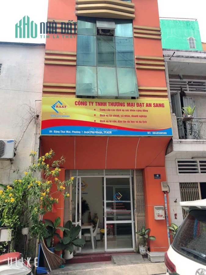 Cho thuê nhà mặt tiền trung tâm quận Phú Nhuận, 3 lầu 12,9 triệu/tháng