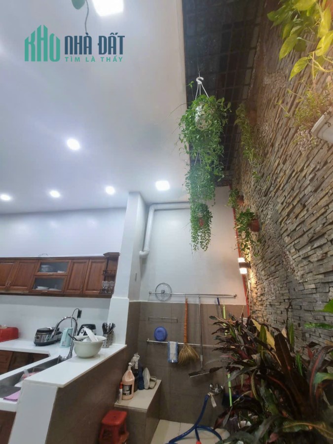 Bán Nhà HẺM 12M THÔNG - Chợ Hạnh Thông Tây, P.11, Gò Vấp ❤️⚡
- DT: 4m x 17m. Đúc 1 Trệt + 3 Lầu.