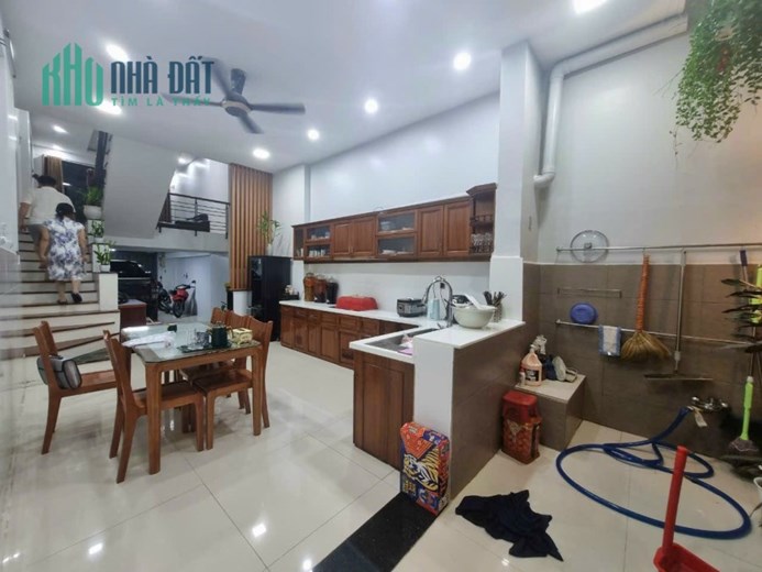 Bán Nhà HẺM 12M THÔNG - Chợ Hạnh Thông Tây, P.11, Gò Vấp ❤️⚡
- DT: 4m x 17m. Đúc 1 Trệt + 3 Lầu.