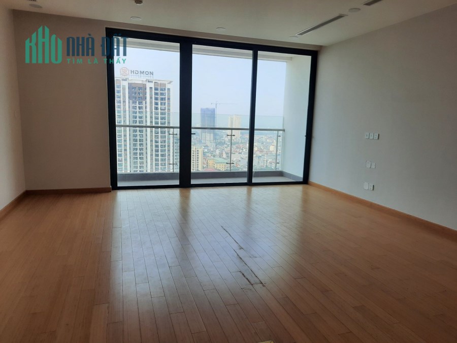 Chuyển lên căn 4 ngủ, gia đình cần bán lại căn hộ tại: