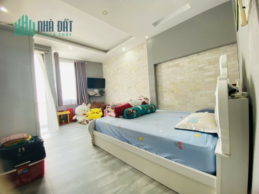 Bán Nhà Lạc Long Quân, Hẻm xe hơi, 4 tầng BTCT, ngang 5m, 55m2, giá 8tỷ1.