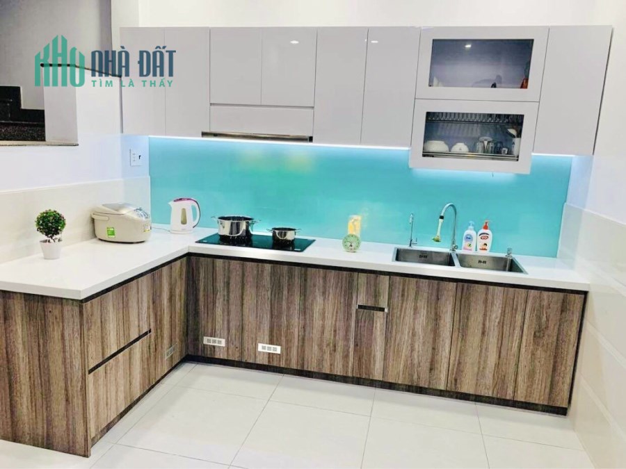 Bán Nhà Lạc Long Quân, Hẻm xe hơi, 4 tầng BTCT, ngang 5m, 55m2, giá 8tỷ1.