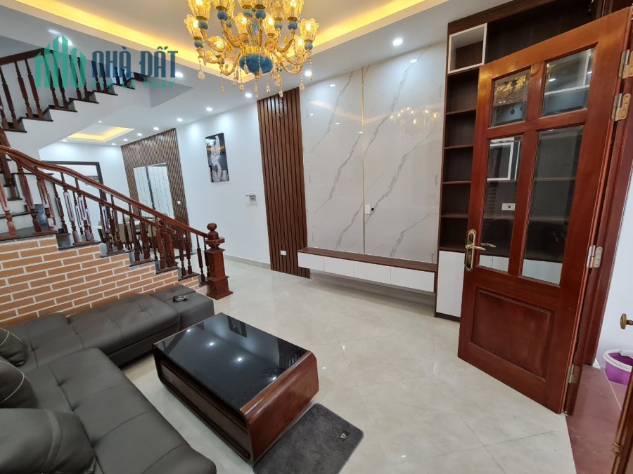 Bán nhà Thạch Bàn, 65m2x3 tầng, ô tô tải đỗ cửa, cạnh Aeon mall, nội thất đẹp, chỉ 5 tỷ
