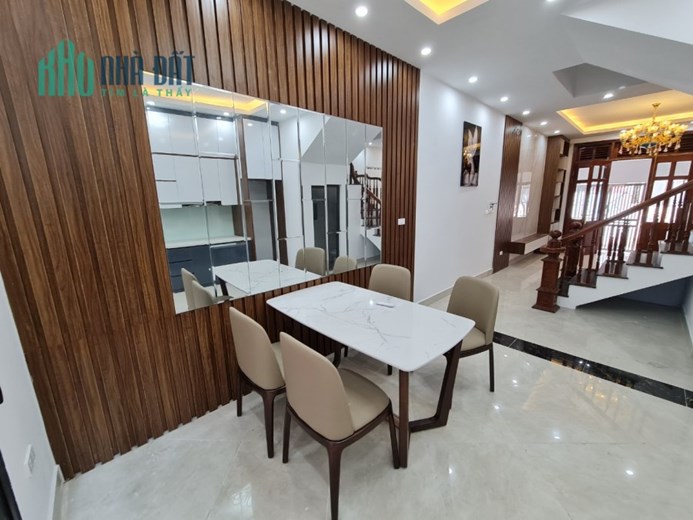 Bán nhà Thạch Bàn, 65m2x3 tầng, ô tô tải đỗ cửa, cạnh Aeon mall, nội thất đẹp, chỉ 5 tỷ
