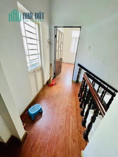Rất gấp bán nhà Sư Vạn Hạnh, Hẻm xe hơi 5m, 5 tầng BTCT, 42m2, giá 7 tỷ 7.