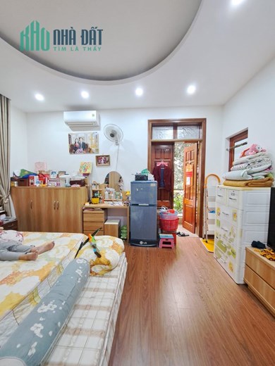 Phân lô ô tô tránh Dương Quảng Hàm, Cầu Giấy, 64m2, 5 tầng, giá 11.2 tỷ