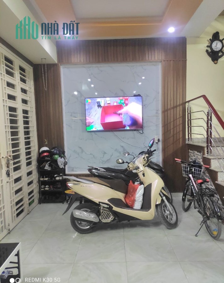 CHỈ 2TY450 CÓ NGAY NHÀ tại PHƯƠNG LƯU 43m2 x 3 tầng LÔ GÓC, khung cột chắc chắn Ô TÔ ĐỖ TRƯỚC CỬA