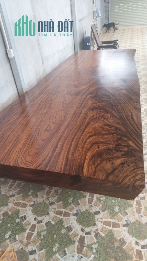 Gia Đình Có Phản Gỗ Mun – Hàng Hiếm Cần Bán – Giá Cực Rẻ