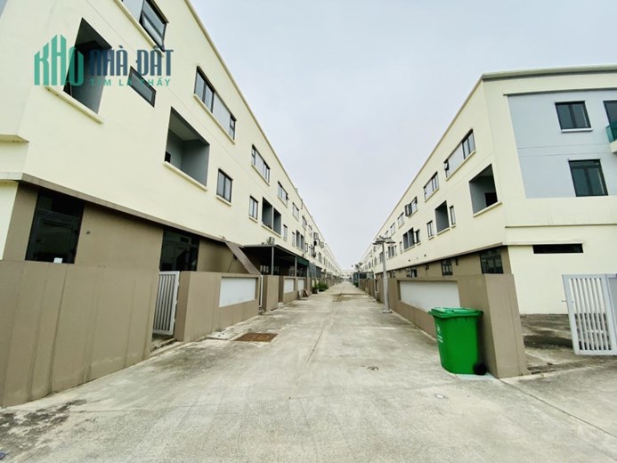 Bán GẤP căn SHOPHOUSE 120m2 nhà 2 mặt tiền trục phố KD 26m đã CÓ SỔ tại Centa City giá đáy 7,3x tỷ