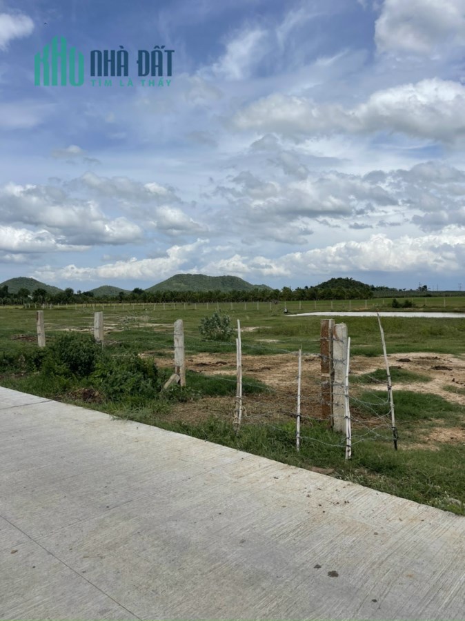 Em đang kẹt tiền cần bán gấp , 829mv đất bình thuận hàm thuận Bắc . 104m mặt tiền bê tông