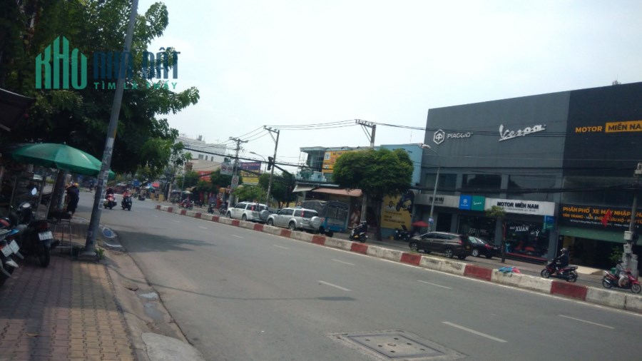 CHỦ NGỘP NGÂN HÀNG CẦN BÁN GẤP NHÀ MẶT TIỀN ĐƯỜNG TÔ KÝ- QUẬN 12- NGANG KHỦNG 18,6M- GIÁ GIẢM 02