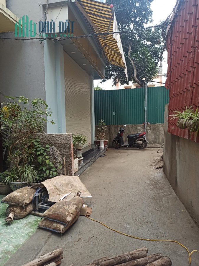 Bán đất tặng nhà  phố Thư Trung - Văn Cao, diện tích 59m có sân cổng, ngõ cực nông, GIÁ 2.4 tỉ