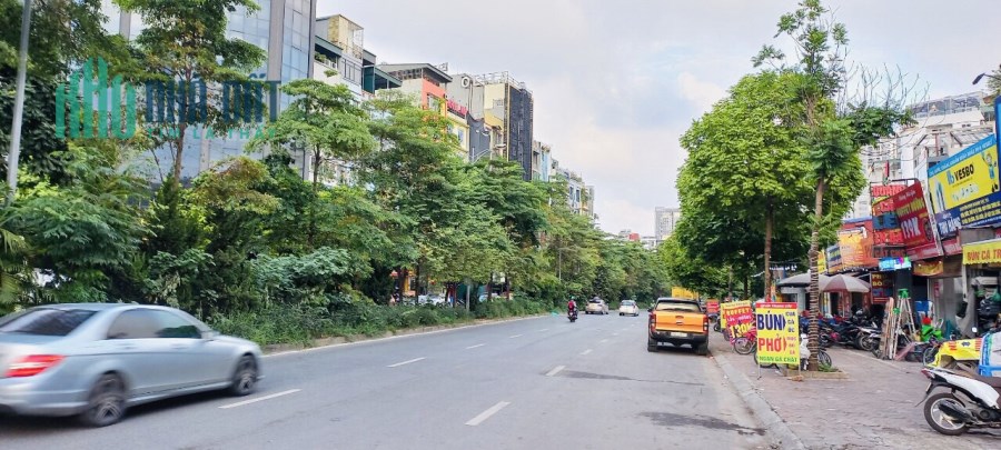 Bán gấp nhà phố Nguyễn Hoàng, cấp 4, 136m, mặt tiền 6.5m, kinh doanh, giá 23.9 tỷ