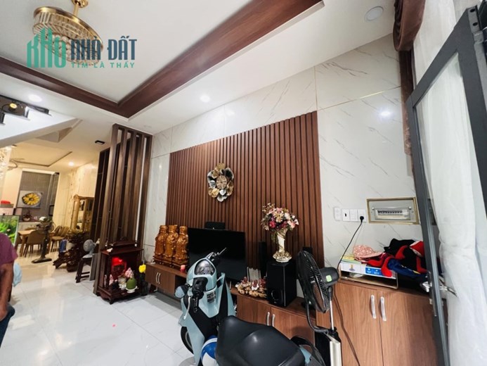 Bán Nhà Mặt Tiền Khu Bàu Cát, Tân Bình, 4 Tầng, 70m2,Chủ Ngộp Bank Đã Giảm 3 Tỷ.