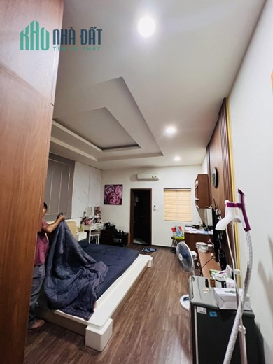 Bán Nhà Mặt Tiền Khu Bàu Cát, Tân Bình, 4 Tầng, 70m2,Chủ Ngộp Bank Đã Giảm 3 Tỷ.