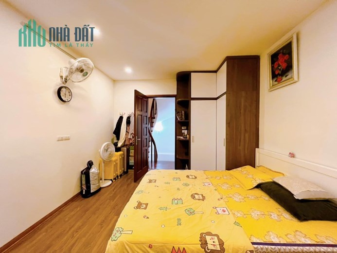 Bán nhà mặt phố Hàng Bún, Ba Đình, kinh doanh sầm uất, 50m, 4 tầng, mặt tiền 3,5m, 22 tỷ