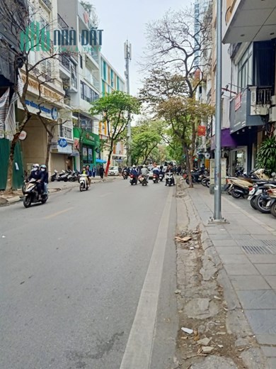 BÁN NHÀ CỬA BẮC 50M 6T MT 5M GIÁ 15 TỶ LÔ GÓC Ô TÔ ĐỖ CỬA