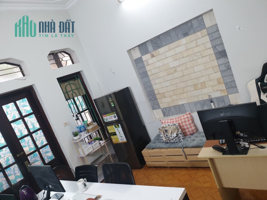 Cho thuê nhà phố Gia Quất, Long Biên 100m2 * 4 tầng * ô tô vào nhà