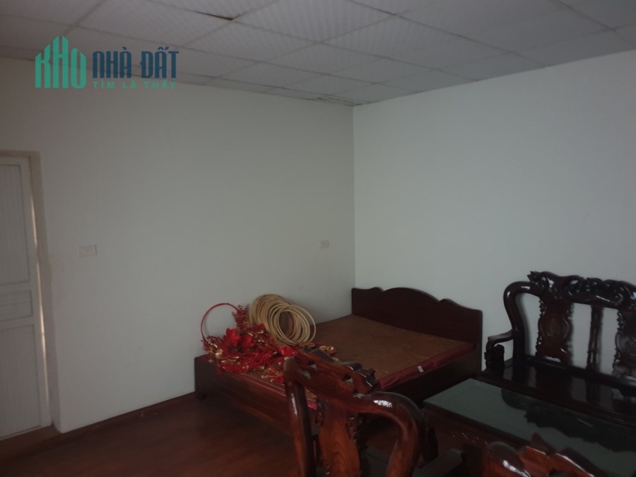 Cho thuê nhà phố Gia Quất, Long Biên 100m2 * 4 tầng * ô tô vào nhà